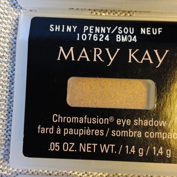 Lot of 6 Mary kay eye shadows. All brand new. See pictures for colors. - Picture 4 of 7
